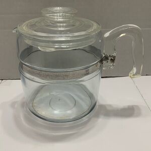 Pyrex 6 Cup Coffee Pot with Lid.       3016